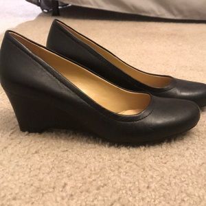 Naturalizer black wedge shoe, size 7 1/2